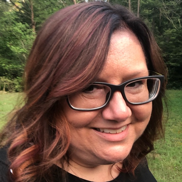 Meet your Posher, Vickie - Picture 2 of 4